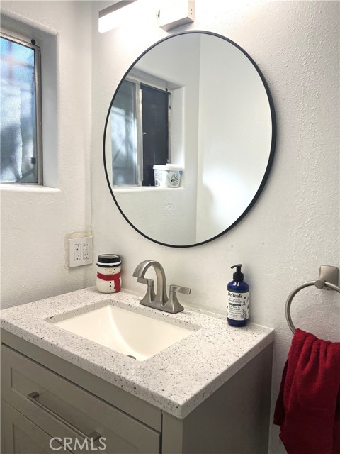 Detail Gallery Image 11 of 44 For 1729 W 35th Pl, Los Angeles,  CA 90018 - – Beds | – Baths