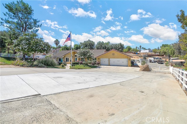 18687 Chickory Drive, Riverside CA: https://media.crmls.org/medias/a914968f-81eb-42be-b194-fdbc57ccfc7a.jpg