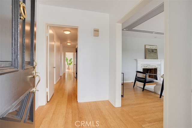 Detail Gallery Image 4 of 45 For 523 Meadows Dr., Glendale,  CA 91202 - 4 Beds | 4 Baths