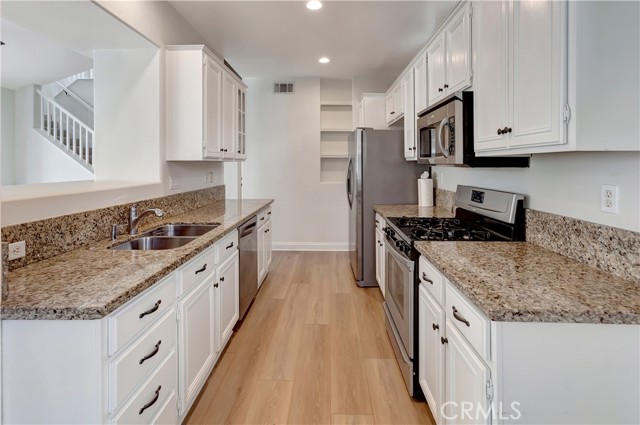 Detail Gallery Image 9 of 21 For 41 Paseo Simpatico, Rancho Santa Margarita,  CA 92688 - 3 Beds | 3 Baths