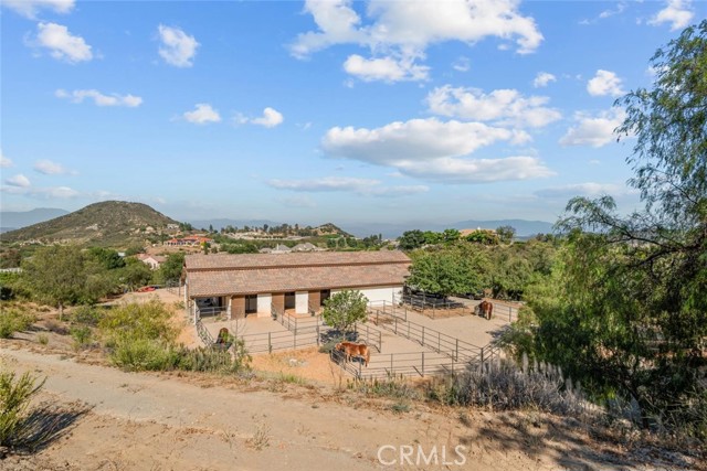 21100 Paseo Montana, Murrieta CA: https://media.crmls.org/medias/a9156749-0f6a-4e50-815c-9348d6a45c34.jpg