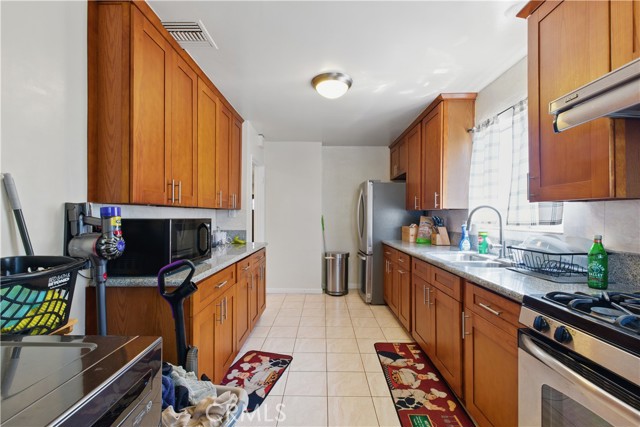 Detail Gallery Image 10 of 21 For 413 Brady Ave, Montebello,  CA 90640 - 2 Beds | 2 Baths