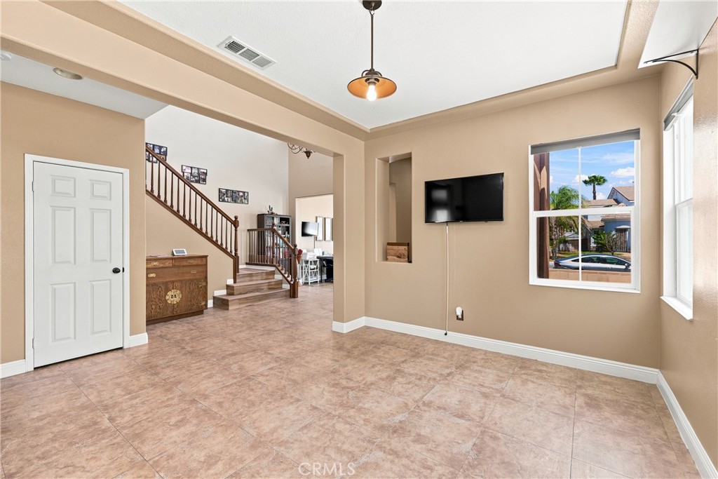 https://media.crmls.org/medias/a9163766-2a2b-4798-9b66-4943db27bc1e.jpg?preset=X-Large