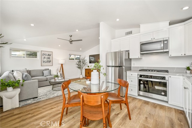 Detail Gallery Image 2 of 34 For 205 42nd St, Newport Beach,  CA 92663 - – Beds | – Baths