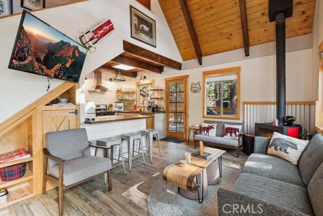 604 Spruce Lane, Sugarloaf CA: https://media.crmls.org/medias/a91743d6-671d-4529-98bc-32ea2f9eed1e.jpg