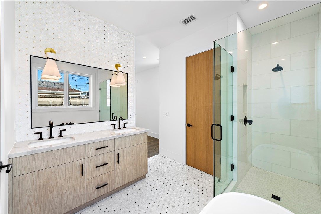 Detail Gallery Image 13 of 20 For 515 1/2 Jasmine Ave, Corona Del Mar,  CA 92625 - 2 Beds | 2/1 Baths