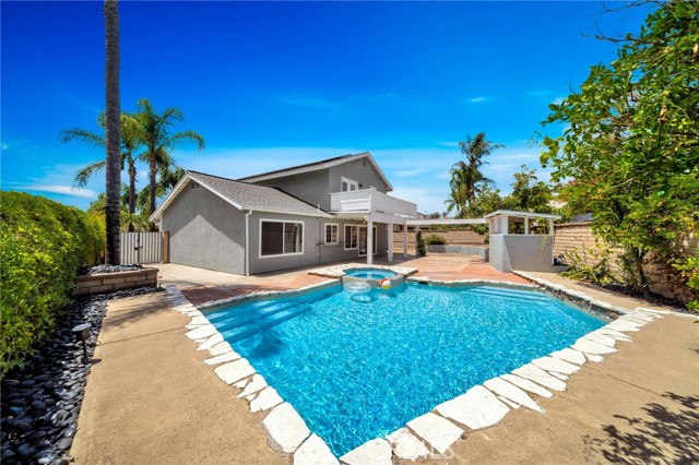 25735 Williamsburg Court, Lake Forest CA: https://media.crmls.org/medias/a9188e0a-9058-4075-a3c9-5aaf4b5c0d4e.jpg