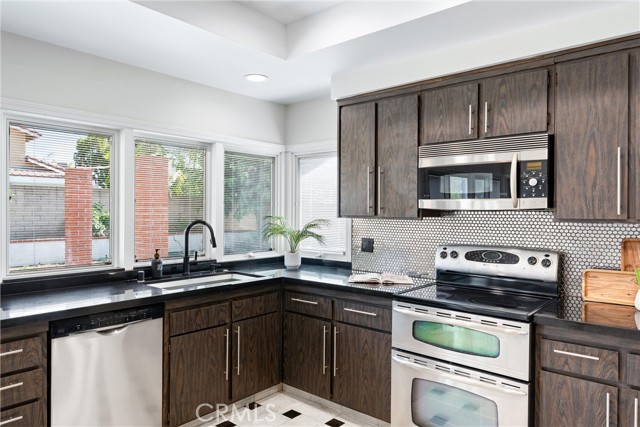 Detail Gallery Image 18 of 48 For 17862 Portsmouth Cir, Villa Park,  CA 92861 - 5 Beds | 3 Baths