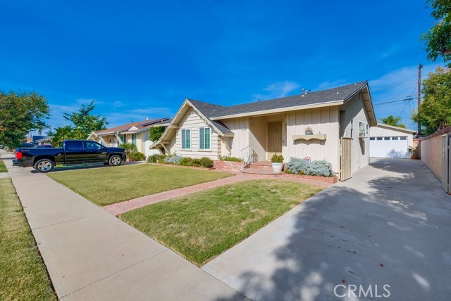 Detail Gallery Image 2 of 48 For 12513 Gradwell St, Lakewood,  CA 90715 - 3 Beds | 2 Baths