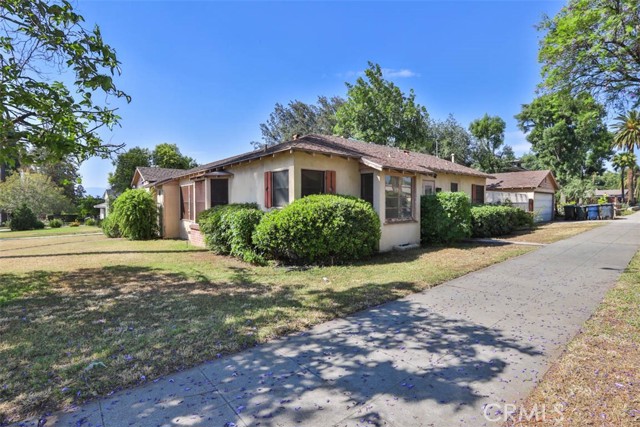 555 S Center St., Redlands CA: https://media.crmls.org/medias/a91a2f18-0cba-4651-b1ad-877c679ca958.jpg
