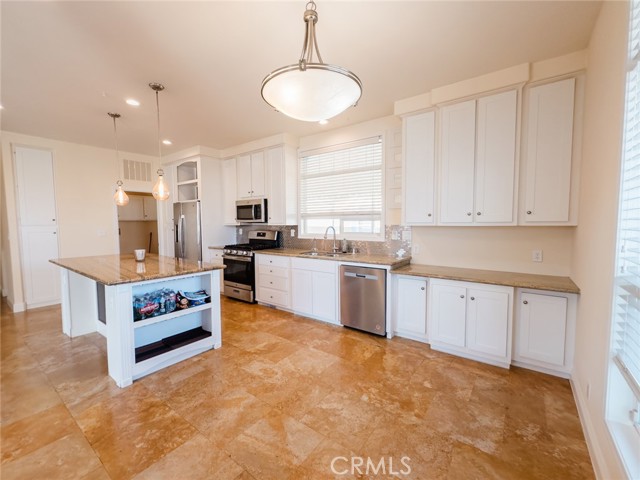 Detail Gallery Image 10 of 19 For 135 Laburnum Ln, Fountain Valley,  CA 92708 - 3 Beds | 2 Baths