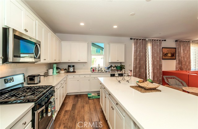 Detail Gallery Image 15 of 43 For 2698 N Arroyo Ave, Fresno,  CA 93727 - 5 Beds | 3/1 Baths
