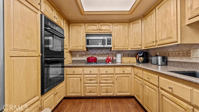 Detail Gallery Image 11 of 37 For 215 E Chestnut Ave #D,  Monrovia,  CA 91016 - 3 Beds | 3 Baths