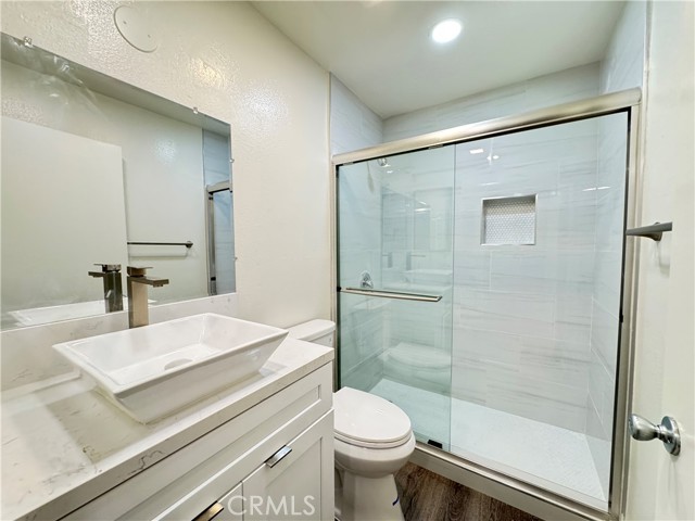 Detail Gallery Image 14 of 27 For 4717 Ben Ave #210,  Valley Village,  CA 91607 - 2 Beds | 2 Baths