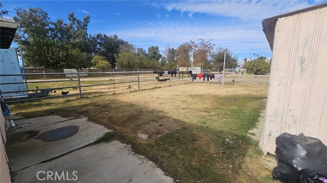 Detail Gallery Image 11 of 13 For 3400 Buttonwood Ave, Bakersfield,  CA 93307 - 3 Beds | 2 Baths