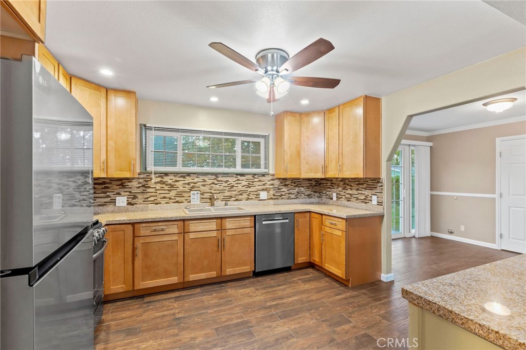 MLS #OC25271228 image #9