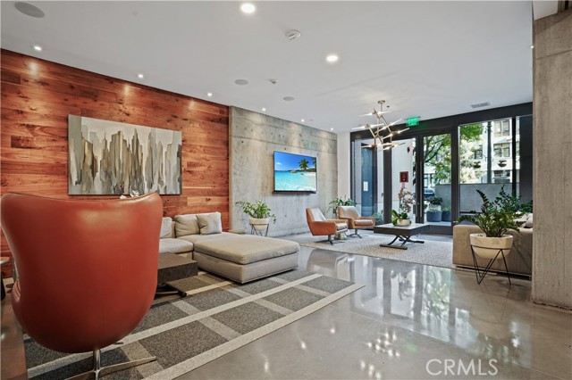 1111 S Grand Avenue, Los Angeles CA: https://media.crmls.org/medias/a91cbf75-f996-40cd-93bf-393b595fae26.jpg