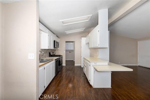 10412 Comstock Road, Corona CA: https://media.crmls.org/medias/a91d4d6a-8caf-462a-a2b3-cdd272ef1749.jpg