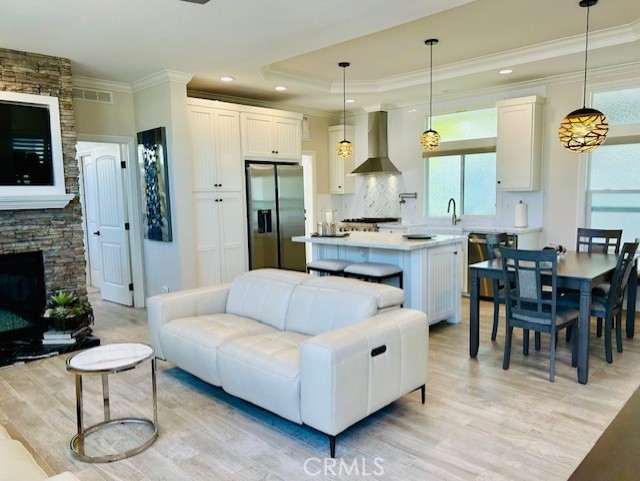 Detail Gallery Image 4 of 39 For 237 Plymouth Ave, Newport Beach,  CA 92660 - 3 Beds | 2 Baths