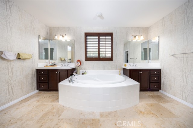 14939 Meadow Way, Eastvale CA: https://media.crmls.org/medias/a91e5555-0108-424a-a78d-d12f5e9221ef.jpg