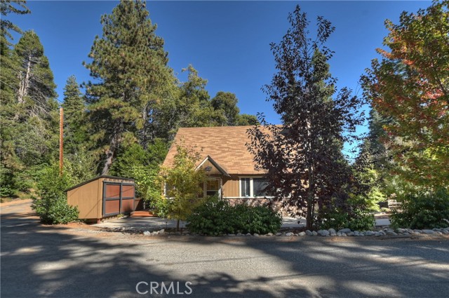 Detail Gallery Image 1 of 40 For 863 Oak Rd, Lake Arrowhead,  CA 92386 - 3 Beds | 2 Baths