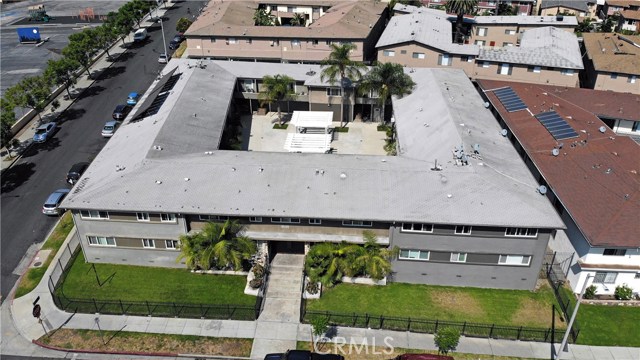 4500 Santa Rosalia Drive Los Angeles, California 4500 Santa Rosalia Drive is a well-maintained 23-unit asset in Los Angeles’ Baldwin Village neighborhood. This area has become increasingly popular to those priced out of nearby Westside markets such as Venice and Santa Monica, so much so that this area made the top 10 of Curbed LA’s recent list of, “Where LA Home Prices Increased the Most,” with a 118 percent increase in median sale price between 2010 and 2019. The subject property is well-located in this neighborhood across the street from Hillcrest Elementary School. With a total building size of nearly 24,000 square feet, this 1956 construction offers spacious floorplans and a desirable mix of 11 one-bed/one-bath units, eight two-bed/one-bath units, and four two-bed/one-and-one-half-bath units. Building amenities include private balconies, on-site laundry, and parking, and a new investor could further amenitize the property by better utilizing the large shared courtyard by offering built-in barbecues and patio furniture. 4500 Santa Rosalia boasts numerous substantial recent improvements that include a complete seismic retrofit, all copper plumbing, new vinyl dual-glazed windows, and tankless water heaters. Additionally, the roof is just eight years old. This offering presents an excellent opportunity for an investor to acquire a well-maintained asset in an increasingly popular submarket and capture over 50 percent rental upside.