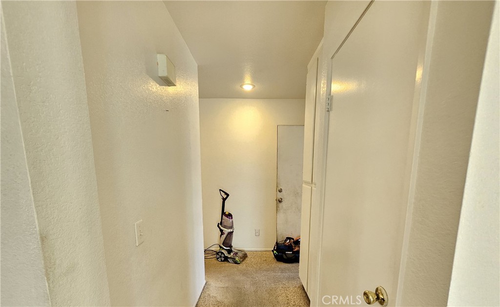 https://media.crmls.org/medias/a9236752-ce00-4800-827f-7130e3861e97.jpg?preset=X-Large