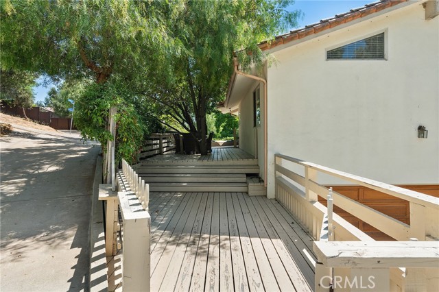 1733 Arteique Rd, Topanga CA: https://media.crmls.org/medias/a9238c37-9fcd-438e-bf57-f9cc94970ec8.jpg