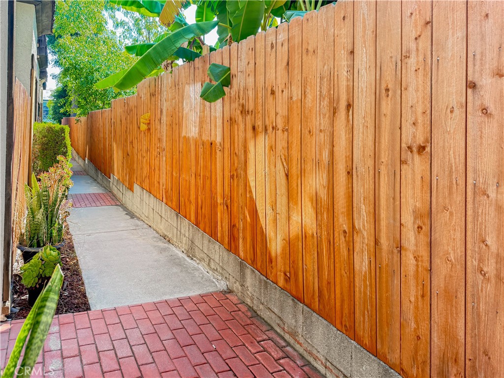 https://media.crmls.org/medias/a92399d4-e1d2-4aa7-b802-ab3c7fe57d02.jpg?preset=X-Large