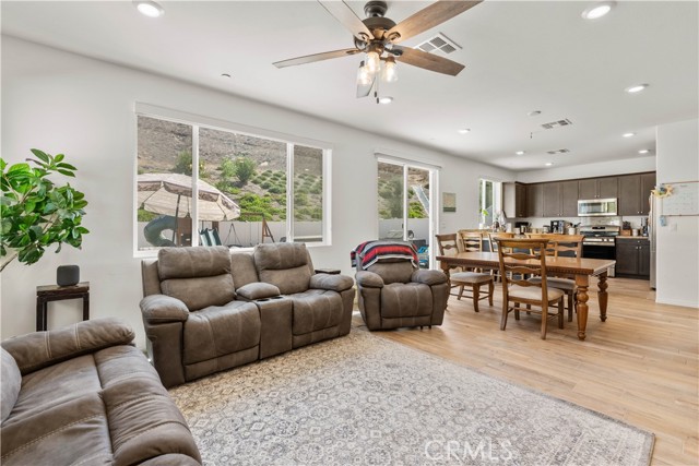 6283 Big Bend Way, Jurupa Valley CA: https://media.crmls.org/medias/a924a7be-2f86-43be-bece-ccd4360c1cf1.jpg