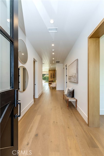 Detail Gallery Image 8 of 55 For 5323 Allott Ave, Sherman Oaks,  CA 91401 - 4 Beds | 4/1 Baths