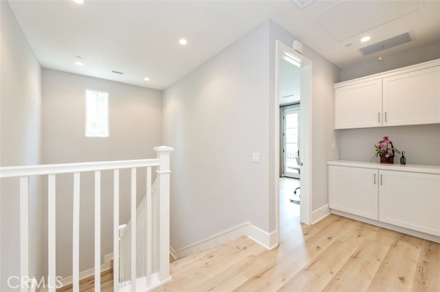Detail Gallery Image 11 of 19 For 114 Vigna, Irvine,  CA 92602 - 4 Beds | 3/1 Baths