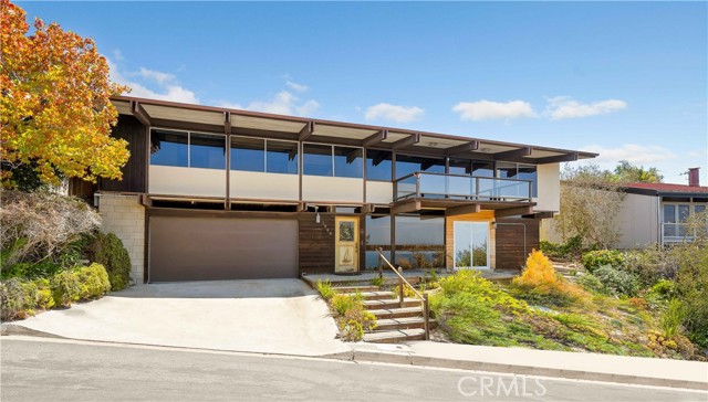 Detail Gallery Image 2 of 55 For 1969 San Remo Dr, Laguna Beach,  CA 92651 - 4 Beds | 3 Baths