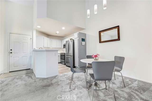 Detail Gallery Image 4 of 17 For 5728 Oak Bend Ln #310,  Oak Park,  CA 91377 - 1 Beds | 1 Baths