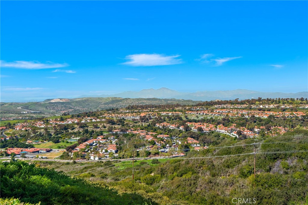 MLS #OC25082446 img 2