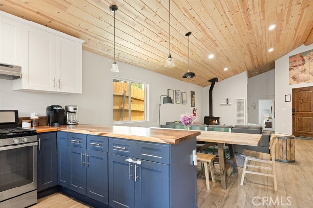 40224 Mahanoy Lane, Big Bear Lake CA: https://media.crmls.org/medias/a9291fd5-3a88-4121-9681-e96abd77fdcd.jpg