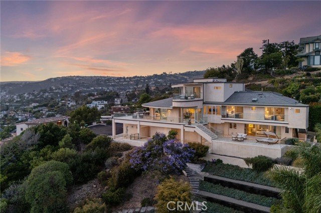 900 Gainsborough Drive, Laguna Beach CA: https://media.crmls.org/medias/a929de35-42e3-4709-96a6-4974d010c796.jpg
