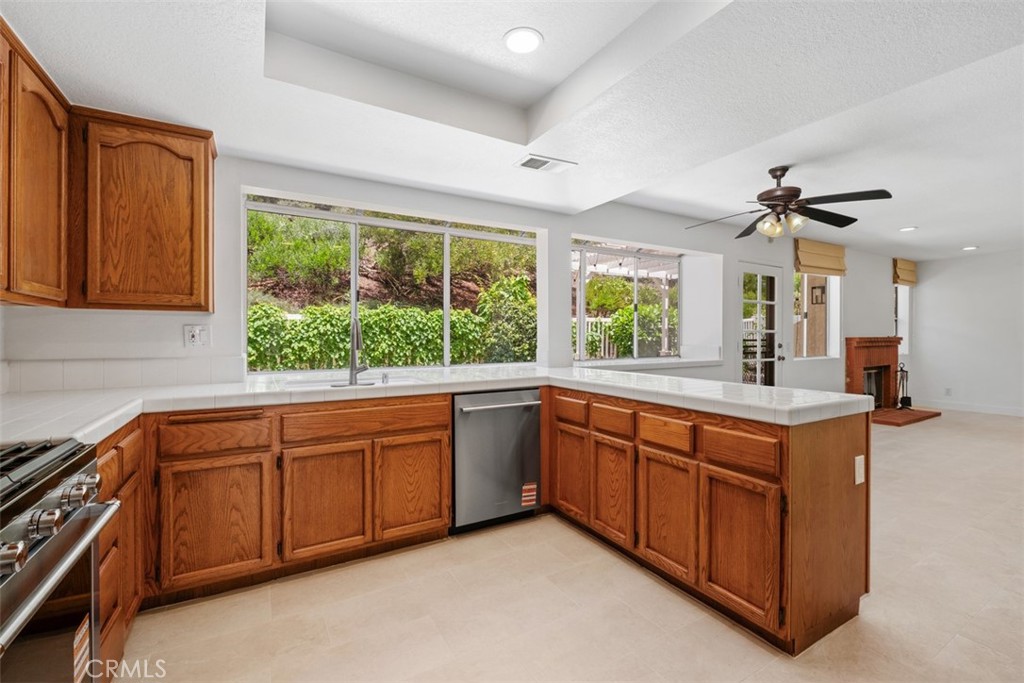 https://media.crmls.org/medias/a92ac2bd-1348-40f3-90ab-def3254de2ba.jpg?preset=X-Large