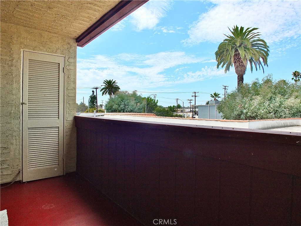 https://media.crmls.org/medias/a92b232c-5cdf-4b49-909d-56de531c766d.jpg?preset=X-Large