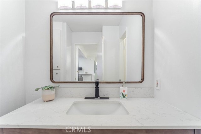 Detail Gallery Image 19 of 36 For 5460 White Oak, Encino,  CA 91316 - 2 Beds | 2 Baths