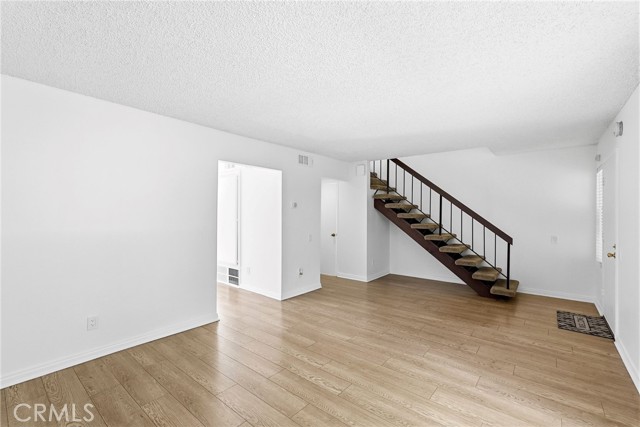 Detail Gallery Image 10 of 62 For 20120 Runnymede St #17,  Winnetka,  CA 91306 - 3 Beds | 2/1 Baths