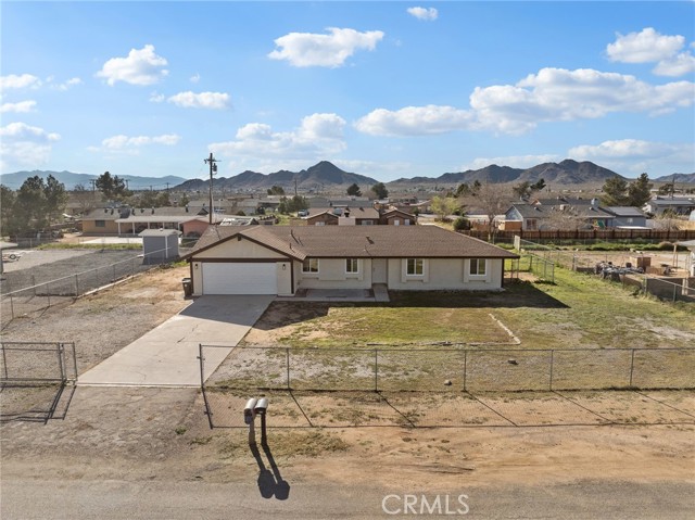 Detail Gallery Image 2 of 38 For 16548 Quinnault, Apple Valley,  CA 92307 - 3 Beds | 2 Baths