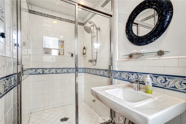5223 Alhama Drive, Woodland Hills CA: https://media.crmls.org/medias/a92e0bc4-b56d-45a9-8bbf-cc509d502091.jpg
