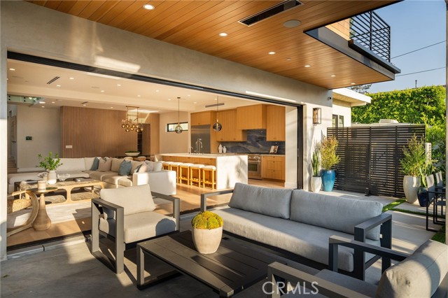 1721 Oak Avenue, Manhattan Beach CA: https://media.crmls.org/medias/a92e8642-d434-4f57-a6cc-9e226d7b5131.jpg