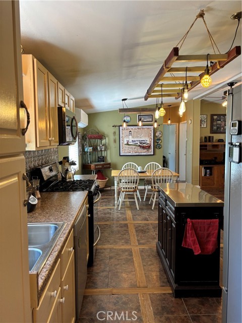 4060 Indian Peak Road, Mariposa CA: https://media.crmls.org/medias/a92edfed-3879-4be6-b6b3-519d84ea1eb6.jpg