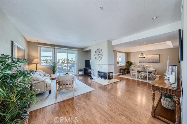 Detail Gallery Image 8 of 39 For 4167 Warner Ave #101,  Huntington Beach,  CA 92649 - 2 Beds | 2 Baths