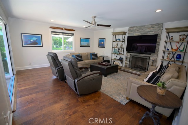 Detail Gallery Image 13 of 65 For 1736 Bayport Way, Newport Beach,  CA 92660 - 4 Beds | 3/1 Baths