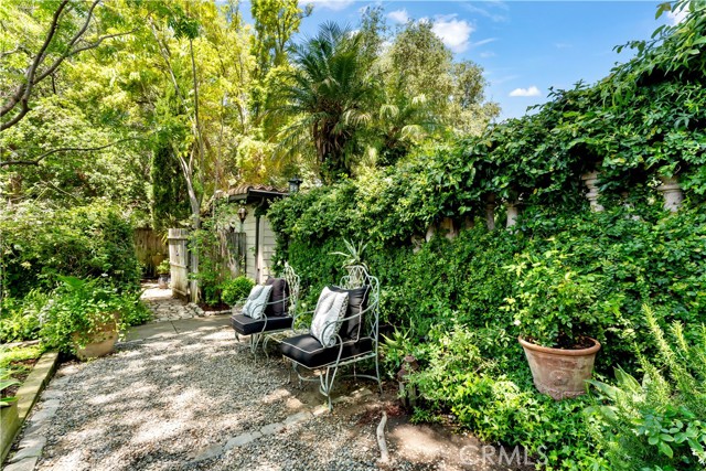 302 W Carter Avenue, Sierra Madre CA: https://media.crmls.org/medias/a92fb493-9450-4a61-b8b2-7e5aa3a056e9.jpg