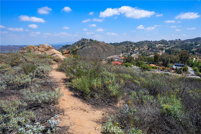 21475 Ridgedale Drive, Lake Mathews CA: https://media.crmls.org/medias/a92fffc6-a29d-451b-aea1-5dadd8bdd15f.jpg