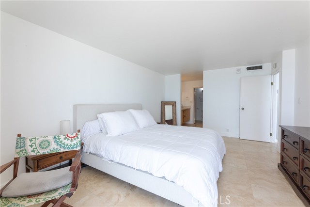 1750 E Ocean Boulevard, Long Beach CA: https://media.crmls.org/medias/a93034f4-6bfc-46e1-b4e1-6c3e028c664c.jpg